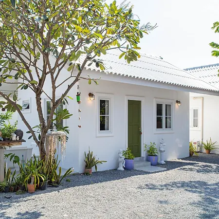 Vawa Guesthouse Kanchanaburi Buitenkant foto